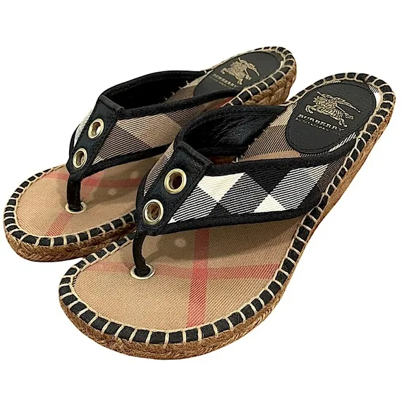 BURBERRY Black and Tan Signature plaid Wedge Espadrille Sandals ❤️🤎🖤