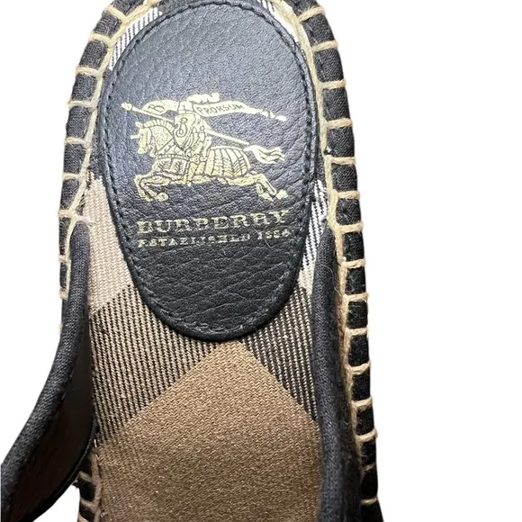 BURBERRY Black and Tan Signature plaid Wedge Espadrille Sandals ❤️🤎🖤
