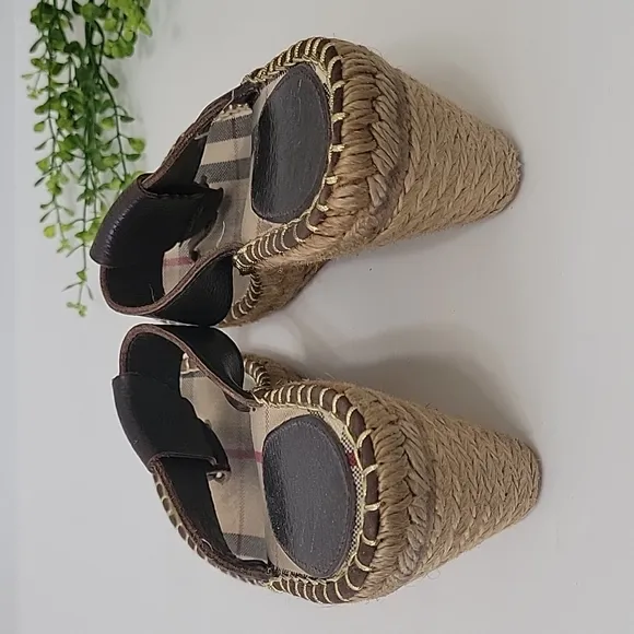 Burberry leather thong espadrille sandals women's size 39