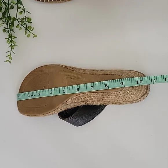 Burberry leather thong espadrille sandals women's size 39