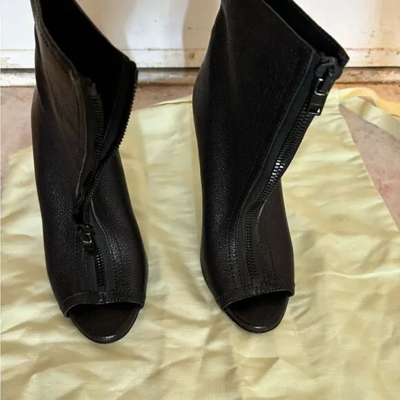 Burberry peep toe ankle bootie open toe dress shoes ankle boots zipper heels