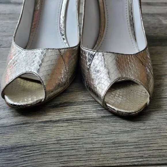 Burberry Silver Snakeskin Peep Toe Pumps Size 39.5 9.5