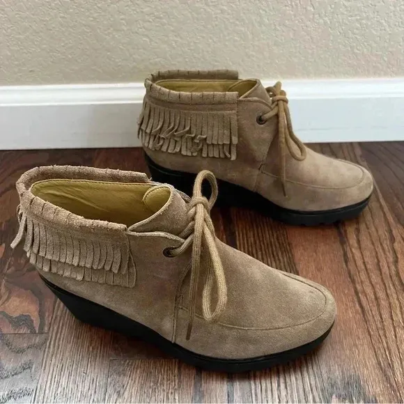 Bussola Leeds Suede Tan Layered Fringe Lace Up Wedge Ankle Bootie Shoes 6.5, 37.