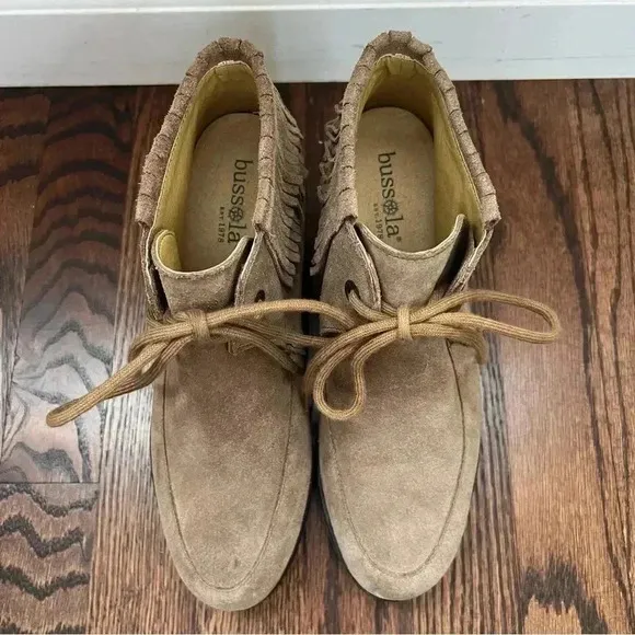 Bussola Leeds Suede Tan Layered Fringe Lace Up Wedge Ankle Bootie Shoes 6.5, 37.