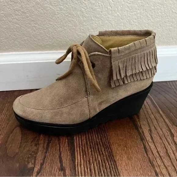 Bussola Leeds Suede Tan Layered Fringe Lace Up Wedge Ankle Bootie Shoes 6.5, 37.