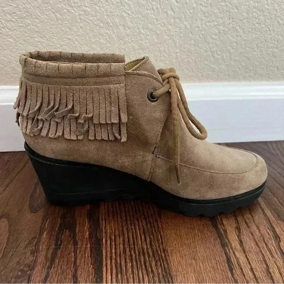 Bussola Leeds Suede Tan Layered Fringe Lace Up Wedge Ankle Bootie Shoes 6.5, 37.