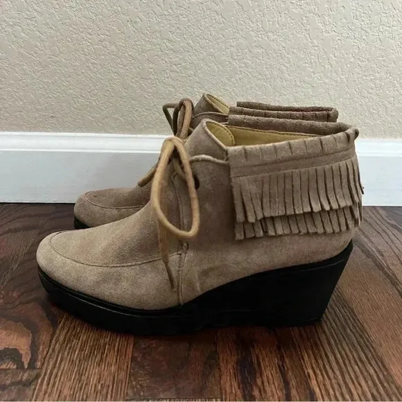 Bussola Leeds Suede Tan Layered Fringe Lace Up Wedge Ankle Bootie Shoes 6.5, 37.