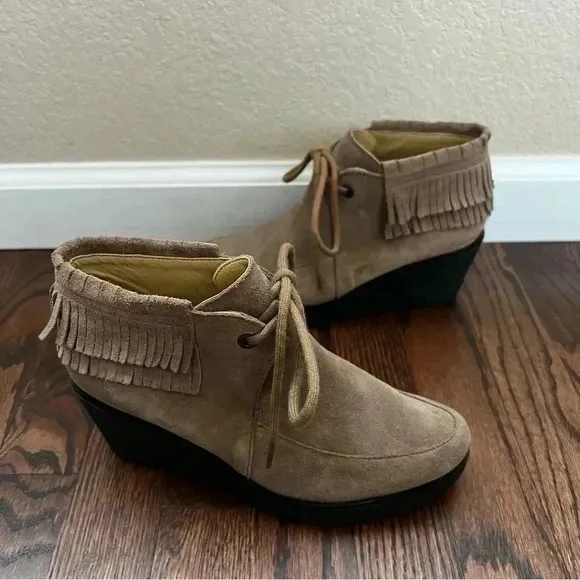 Bussola Leeds Suede Tan Layered Fringe Lace Up Wedge Ankle Bootie Shoes 6.5, 37.