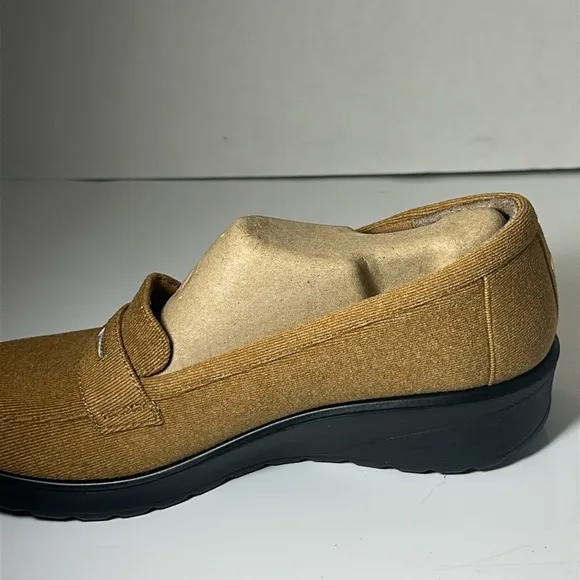 BZees For Lifestride Womens Gamma Slip-On Loafers - Medium &amp; Wide Width