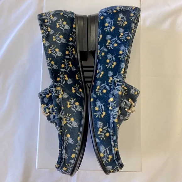 Cabi Carnaby Velvet Blue Loafers Shoes style# 6005 Yellow Flowers Christmas 7M