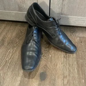 Calvin Klein men’s pointy toe dress shoes lace up 11.5
