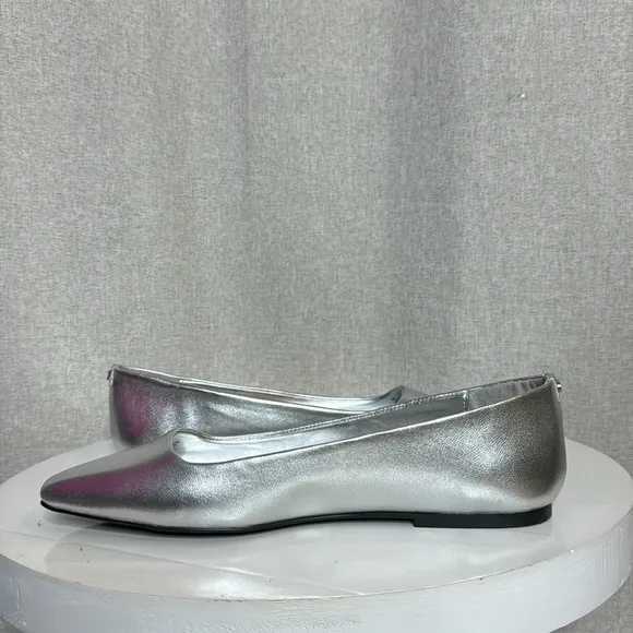CALVIN KLEIN NYTA SILVER LEATHER SQUARE TOE WOMENS BALLET FLATS **NIB**