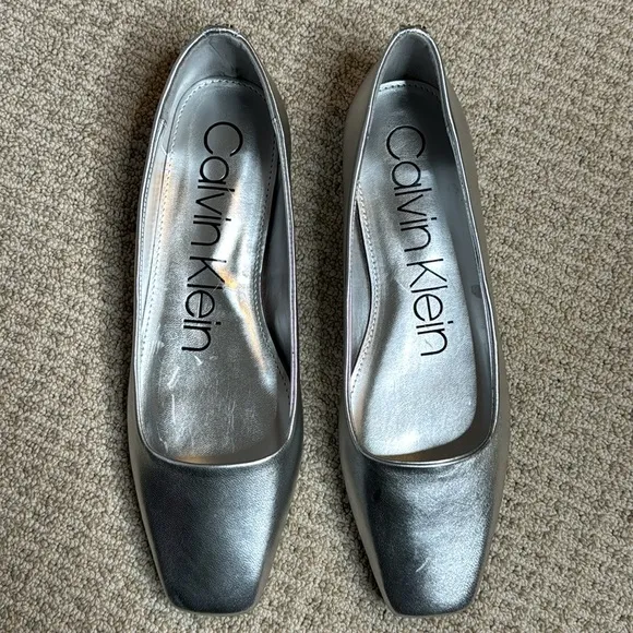 CALVIN KLEIN NYTA SILVER LEATHER SQUARE TOE WOMENS BALLET FLATS **NIB**