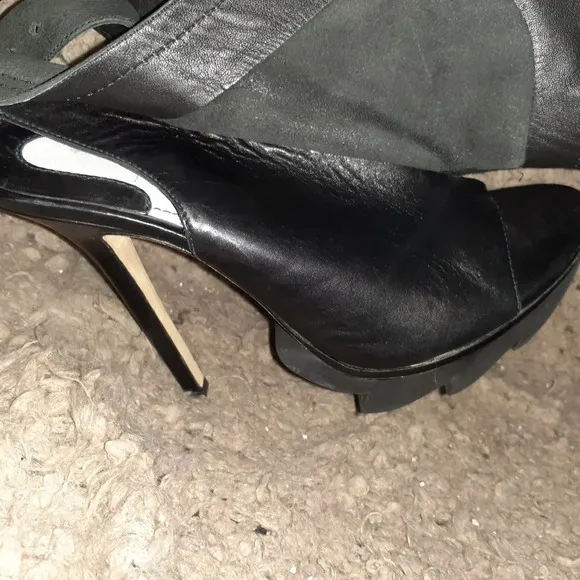 CAMILLA SKOVGAARD-Charcoal Nubuck Flap/Black Leather Stiletto-Ankle Wrap-Sz37-NM