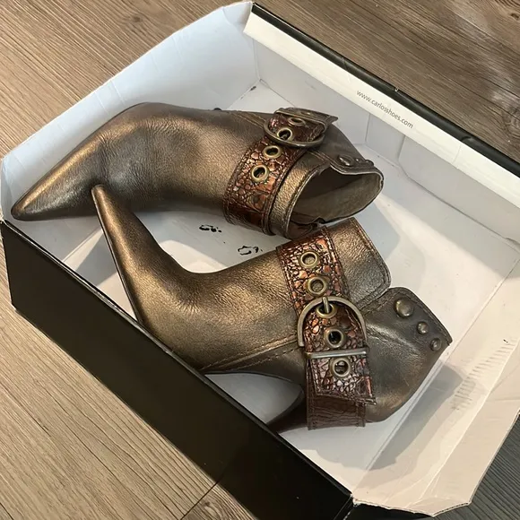 Carlos Santana Stiletto Boots w/ Buckle. Size 8.