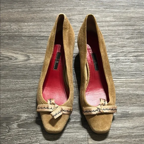 Carolina Herrera Suede Bow Detail Pumps Gold Block Kitten Heels Size 39 US 8.5