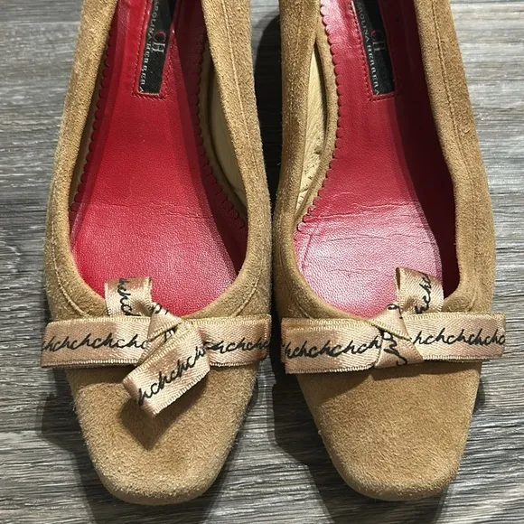 Carolina Herrera Suede Bow Detail Pumps Gold Block Kitten Heels Size 39 US 8.5