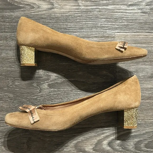 Carolina Herrera Suede Bow Detail Pumps Gold Block Kitten Heels Size 39 US 8.5