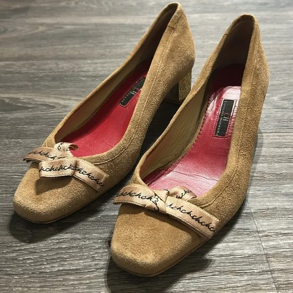 Carolina Herrera Suede Bow Detail Pumps Gold Block Kitten Heels Size 39 US 8.5