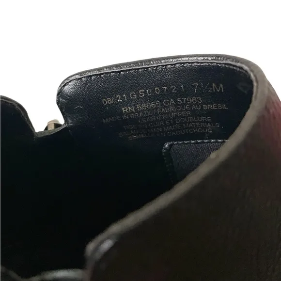 Caslon Brielle water resistant black leather ankle bootie size 7.5