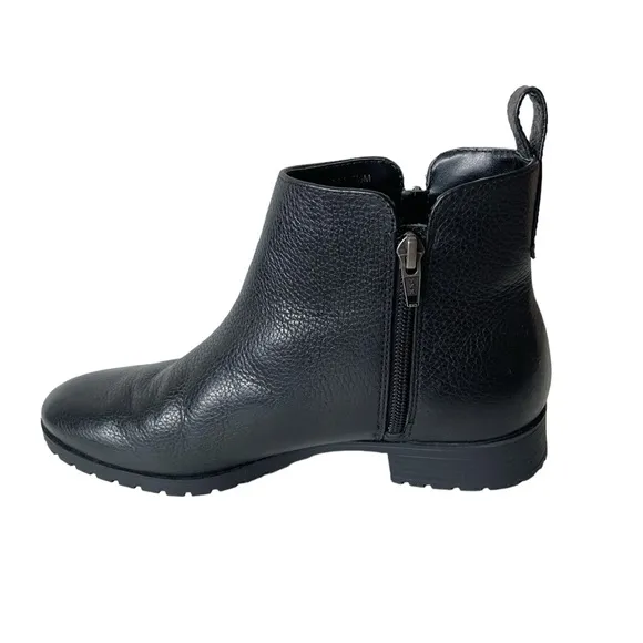 Caslon Brielle water resistant black leather ankle bootie size 7.5