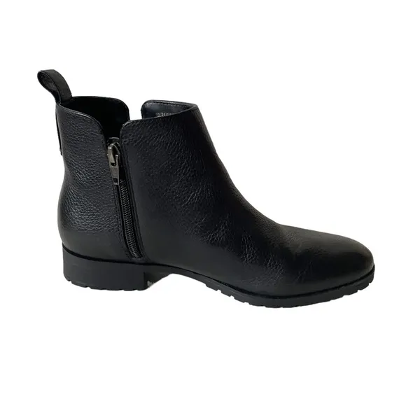 Caslon Brielle water resistant black leather ankle bootie size 7.5