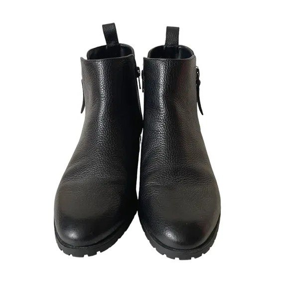 Caslon Brielle water resistant black leather ankle bootie size 7.5