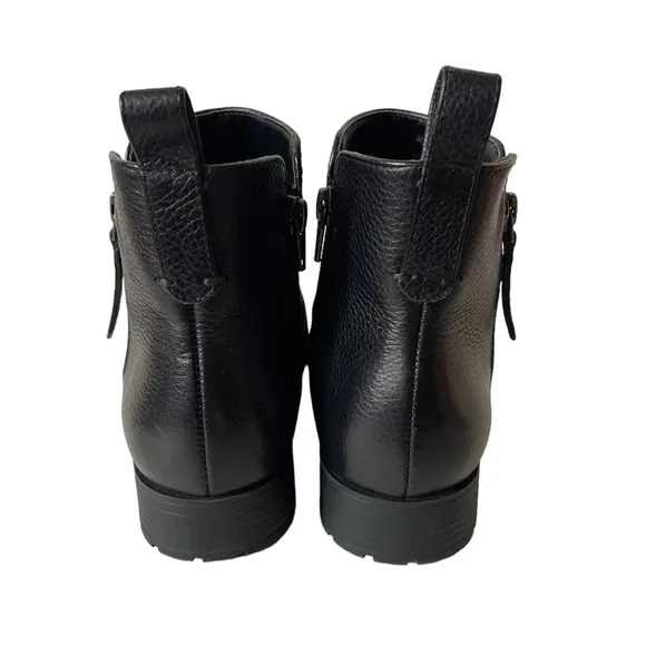 Caslon Brielle water resistant black leather ankle bootie size 7.5