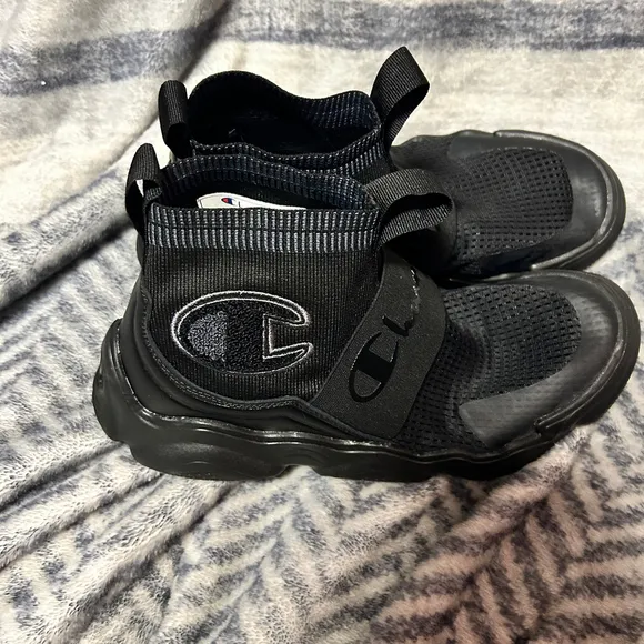 Champion Kids 7Y Slip On Rally Pro Sneakers Black NWOT