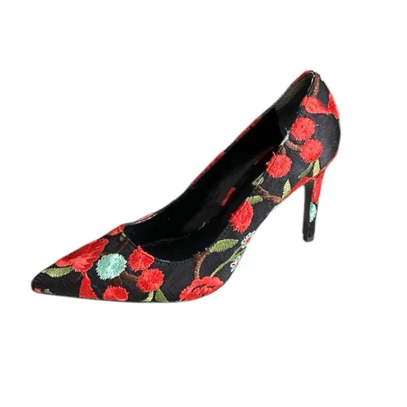CHARLES DAVID Denise Floral Embroidered Pointed Stiletto Heels Size 9