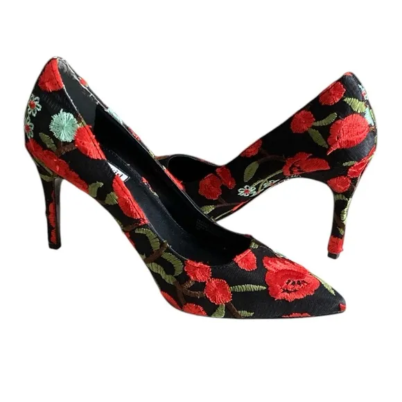CHARLES DAVID Denise Floral Embroidered Pointed Stiletto Heels Size 9