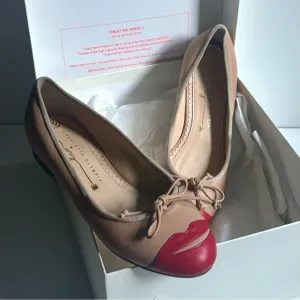 Charlotte Olympia Girls &quot;INCY KISS ME DARCY&quot; Beige Leather Ballet Flats Shoes