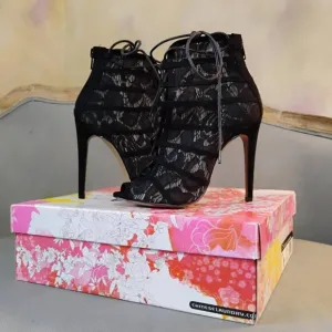 Chinese Laundry &quot;Jingle&quot; lace peep toe stiletto bootie, size 6.5, like new!