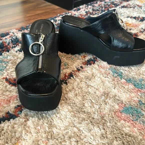 Chinese Laundry Black Zipper Platform Sandals size  6.5 like new