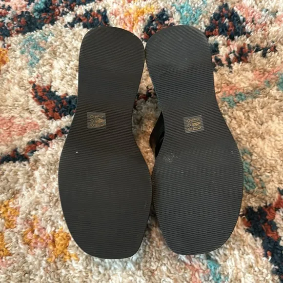 Chinese Laundry Black Zipper Platform Sandals size  6.5 like new