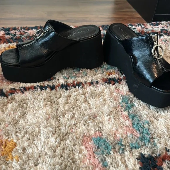 Chinese Laundry Black Zipper Platform Sandals size  6.5 like new