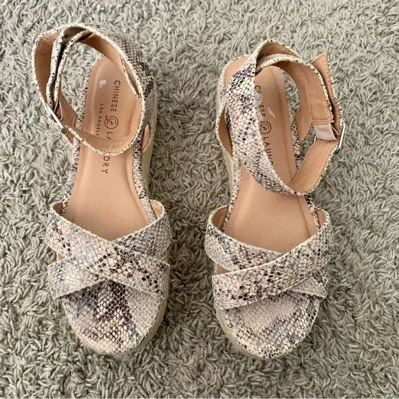 Chinese Laundry Zala espadrille/wedge platform sandals,‎ snake print size 8.5/39