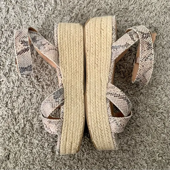 Chinese Laundry Zala espadrille/wedge platform sandals,‎ snake print size 8.5/39