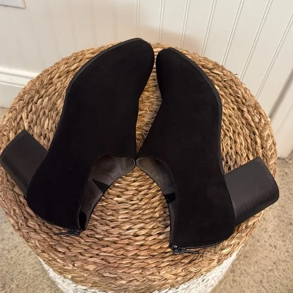 Chocolat Blu Orra Block Heel Bootie Elegant Black Women's Shoe - 8