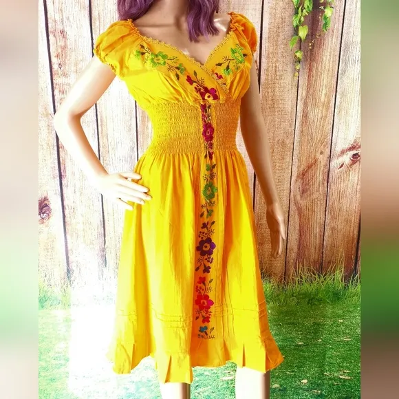 Cinco De Mayo Embroidered dress, yellow, flowers, 100% cotton, Size small