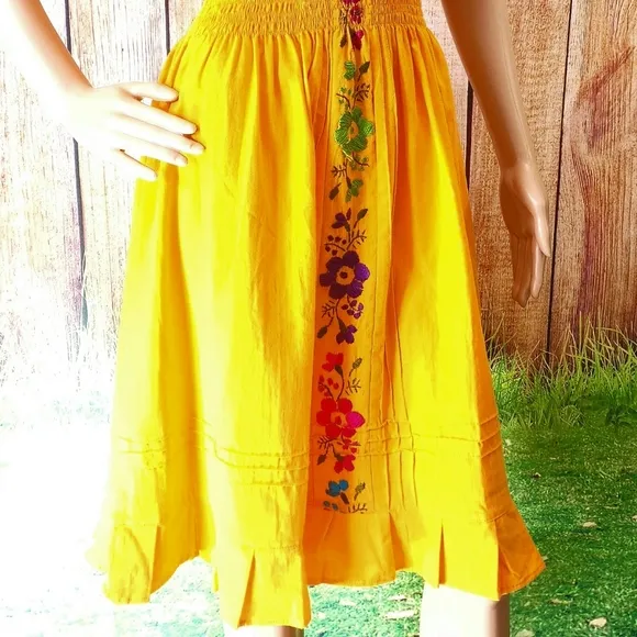 Cinco De Mayo Embroidered dress, yellow, flowers, 100% cotton, Size small