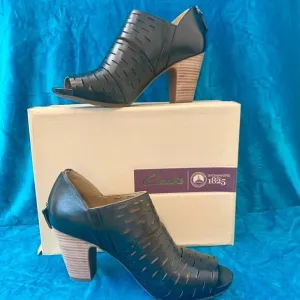 Clarks black leather Okena Sass shoes SZ womens 11 - Stacked 3.5 inch heel