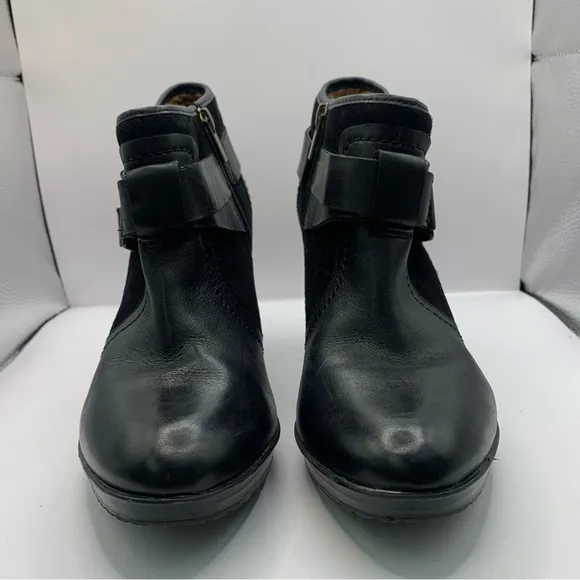 Clarks Black Leather Zip High Heel Ankle Boots Womens Size 10 M Style 2610493