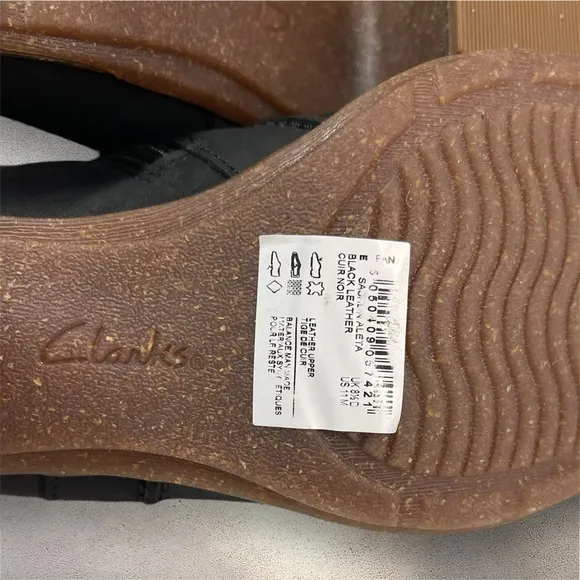 Clarks Collection Sashlin Aleta Leather Mid Heel Padded Bootie Shoes
