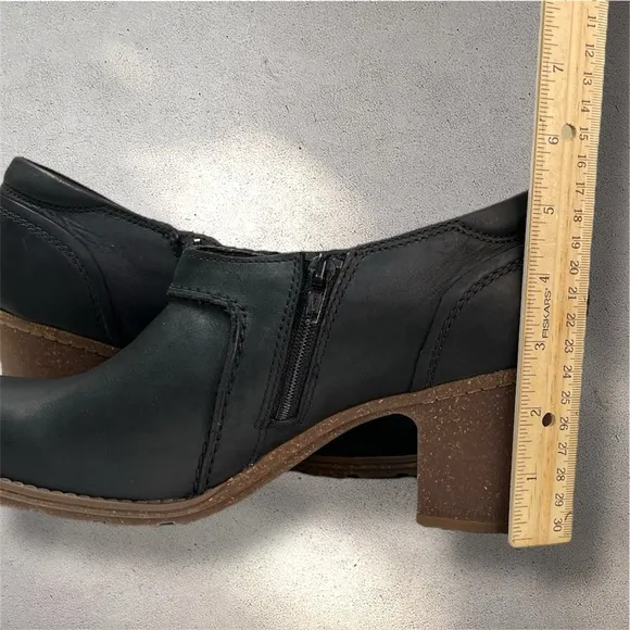 Clarks Collection Sashlin Aleta Leather Mid Heel Padded Bootie Shoes