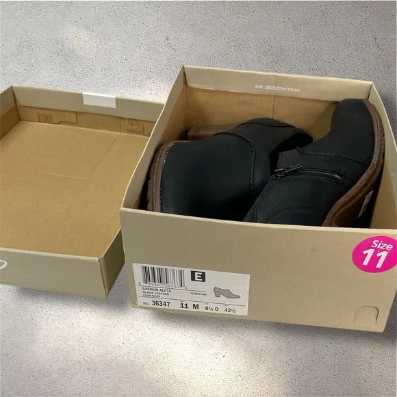 Clarks Collection Sashlin Aleta Leather Mid Heel Padded Bootie Shoes