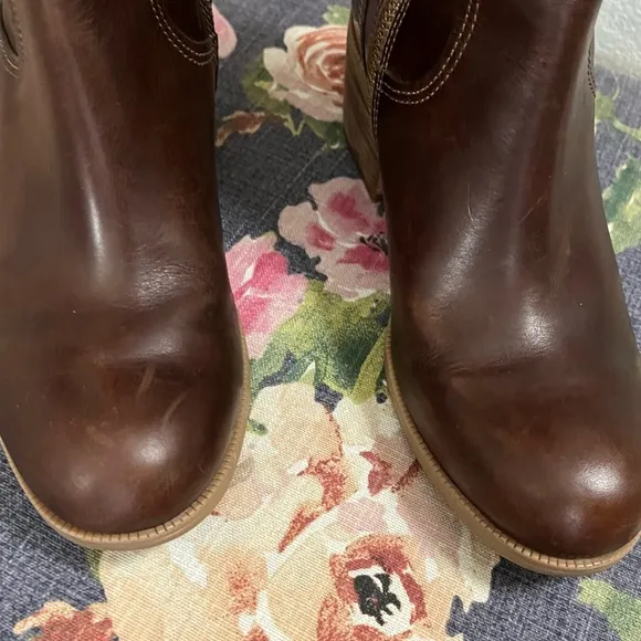 Clarks Distressed Maypearl Viola Brown Heeled Knee-High Boots size 8