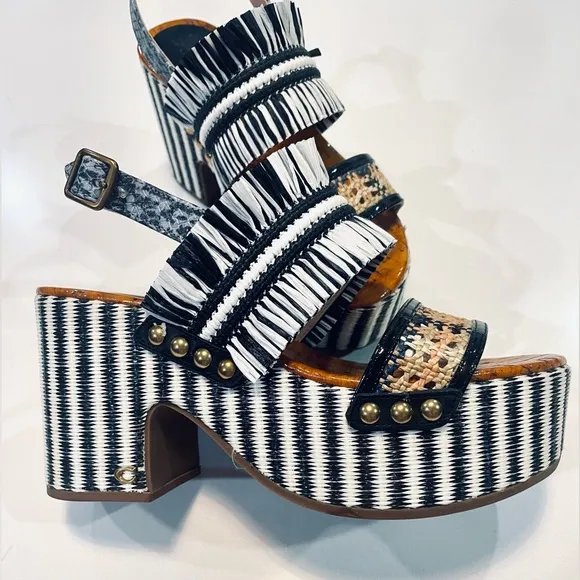 Coach Neta block heel sandals - size 6