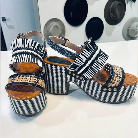 Coach Neta block heel sandals - size 6