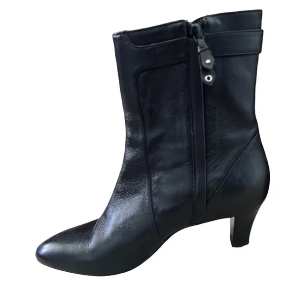 Cole Haan black ankle booties size 7B EUC C-16AB